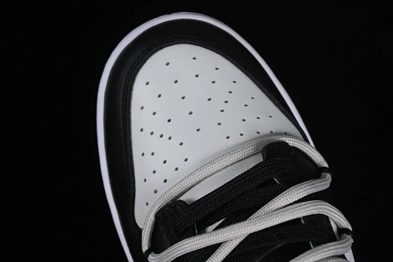 All categories Nk SB Dunk series Nk SB Dunk Low Low-top sneakers Nk Dunk Low Letter Panda Black and gray high street deconstruction SB strap low-top casual sneakers CW1590-100